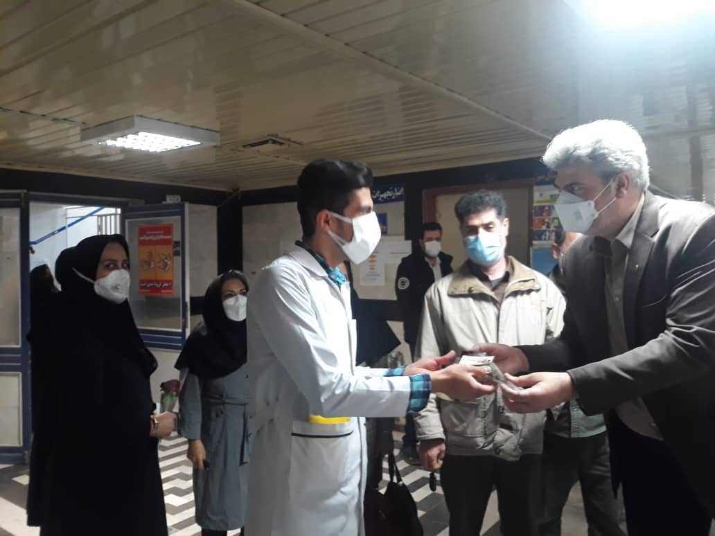 قدردانی دانشگاهیان دانشگاه آزاد اسلامی از پرستاران و کادر درمان شهرستان بروجرد