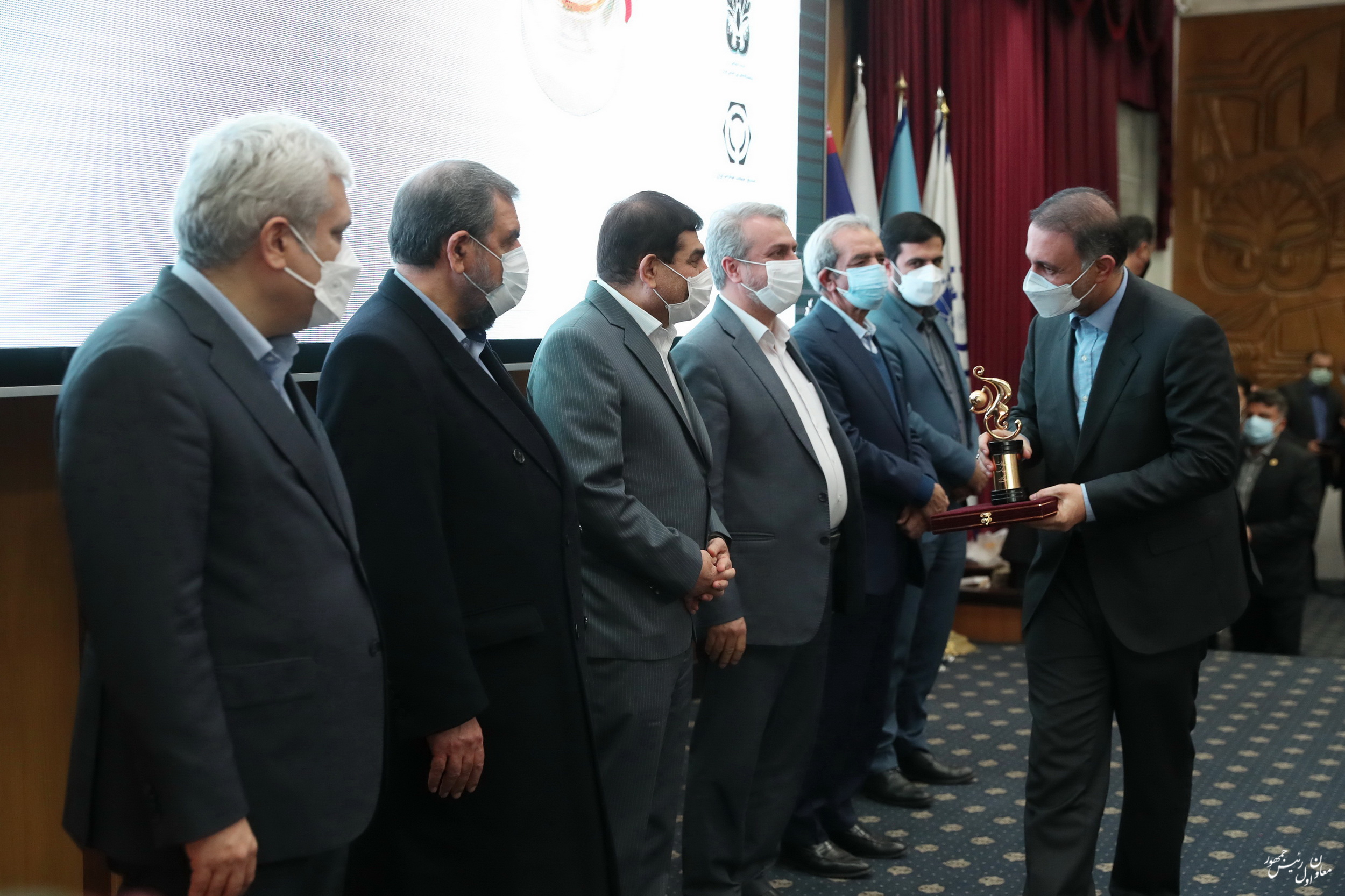 مخبر تجلیل از صادرکنندگان نمونه