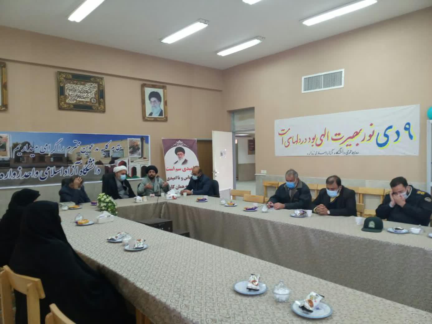 برگزاری نشست بصیرت فاطمی در دانشگاه آزاد اسلامی مرکز زواره