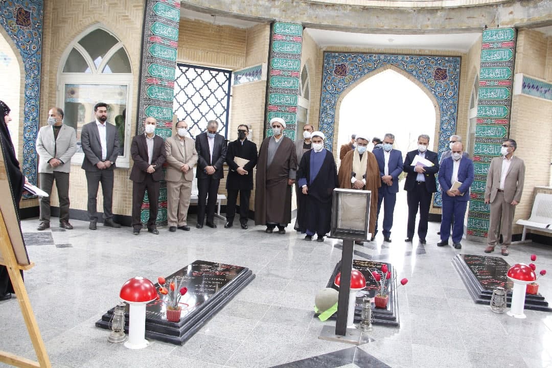 ادای احترام حجتالاسلام خسروپناه به شهدای دفاع مقدس