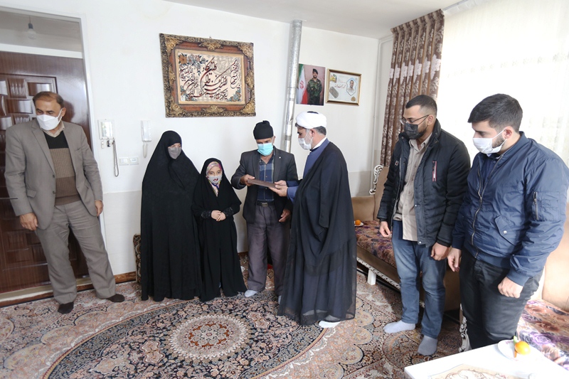 تجلیل از خانواده شهید مدافع حرم شهرستان اراک