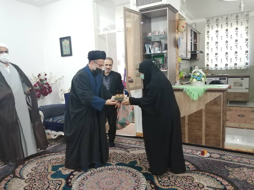 تکریم مادران و همسران شهید در واحد قم