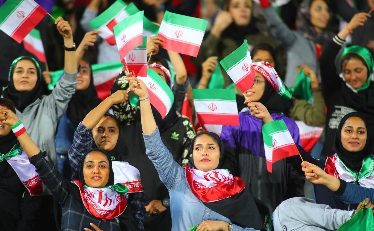 بانوان در ورزشگاه آزادی
