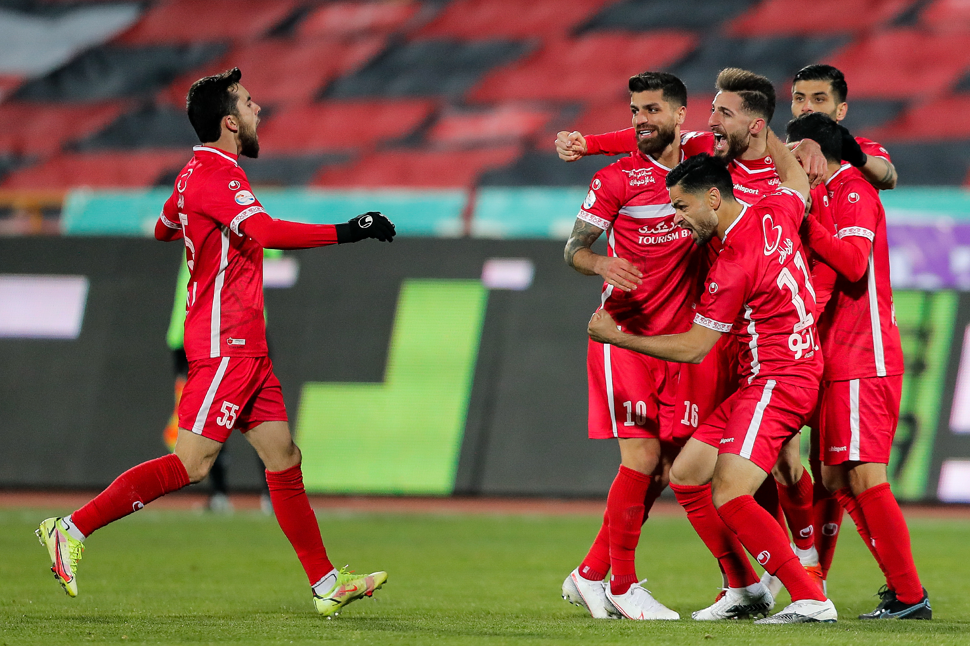 دیدار تیم های پرسپولیس و فولاد خورستان