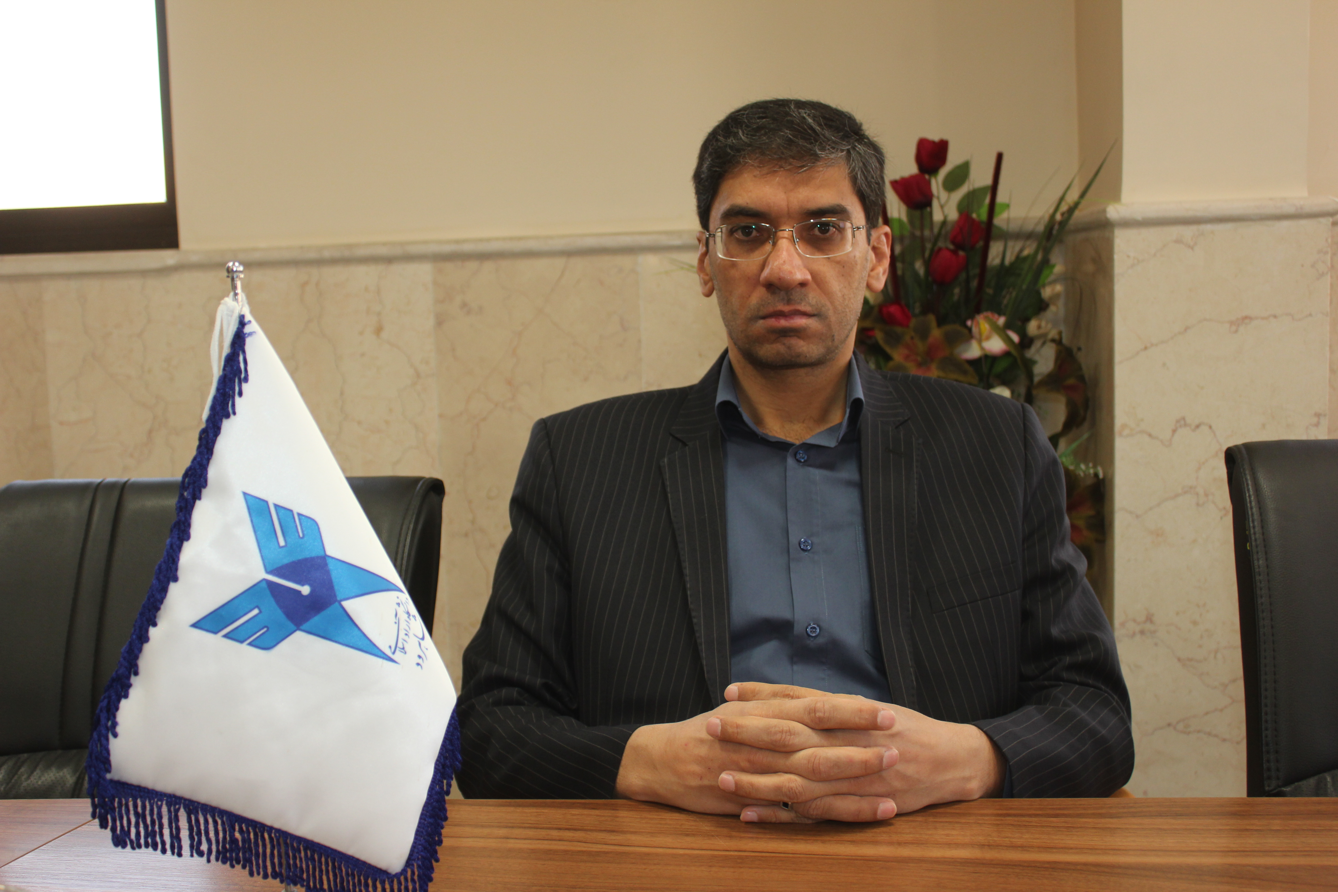 احسان زاهدی عضو هیئت علمی دانشگاه آزاد اسلامی واحد شاهرود و پژوهشگر برتر دانشگاههای آزاد استان سمنان