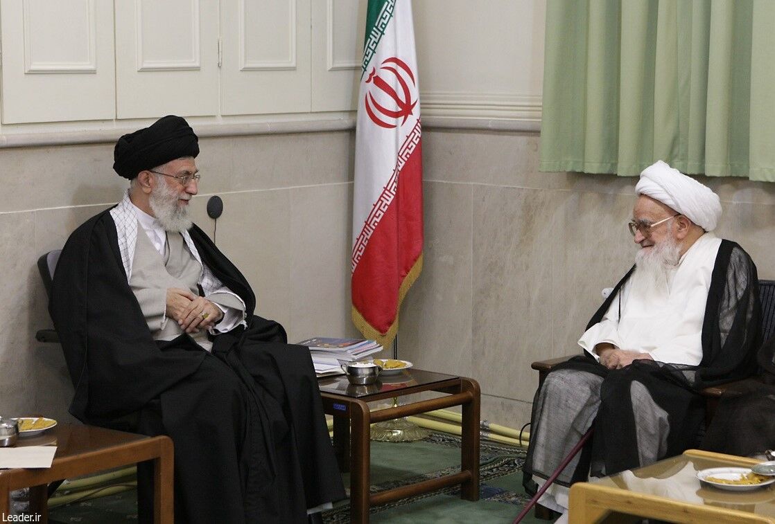 رهبر انقلاب صافی گلپایگانی