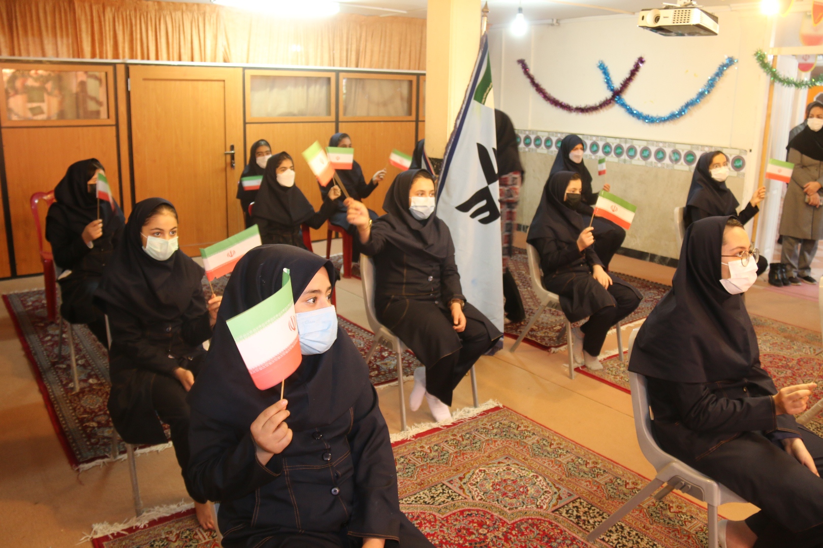 زنگ انقلاب در مدارس سما همدان به صدا درآمد