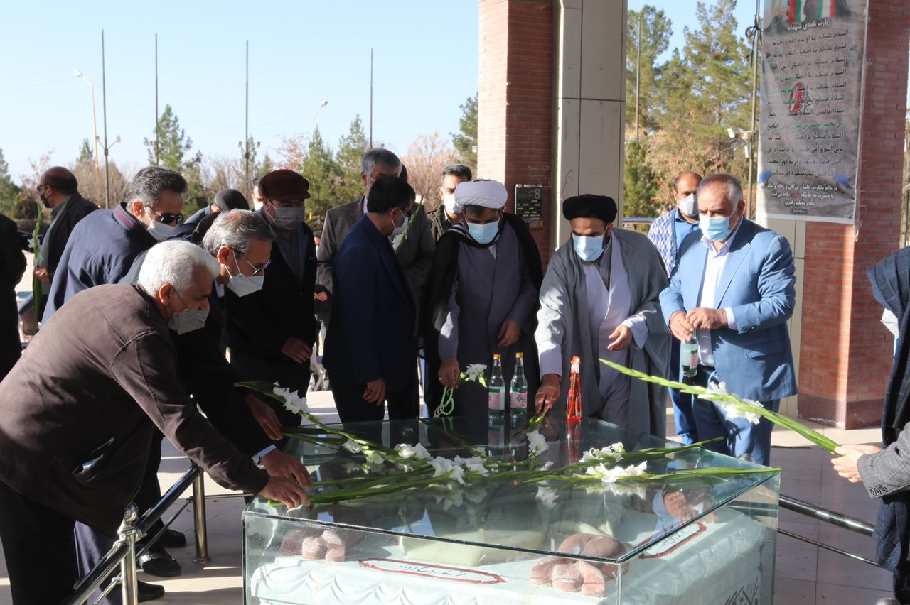مراسم غباروبی و عطرافشانی قبور شهدای گمنام کرمان
