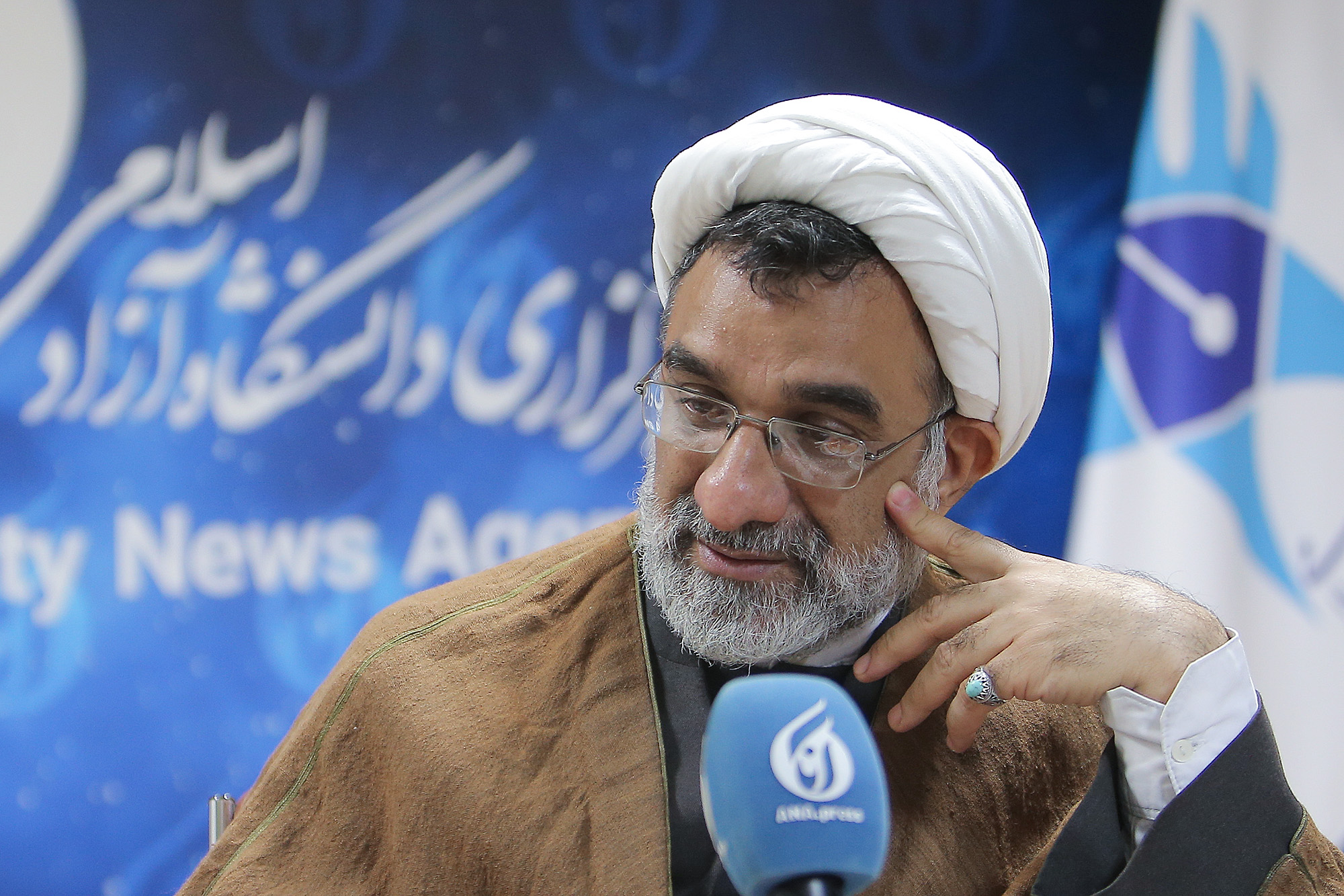 حجت‌الاسلام والمسلمین دکتر عبدالحسین خسروپناه معاون علوم انسانی و هنر دانشگاه آزاد اسلامی