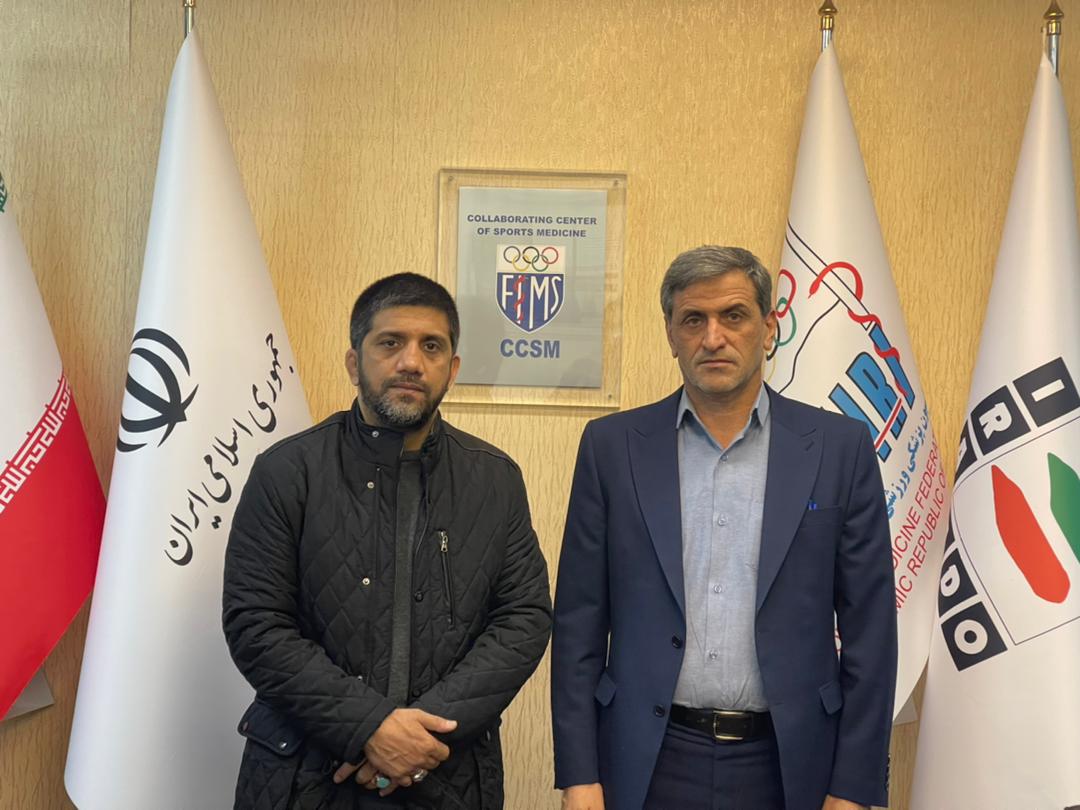 دبیر