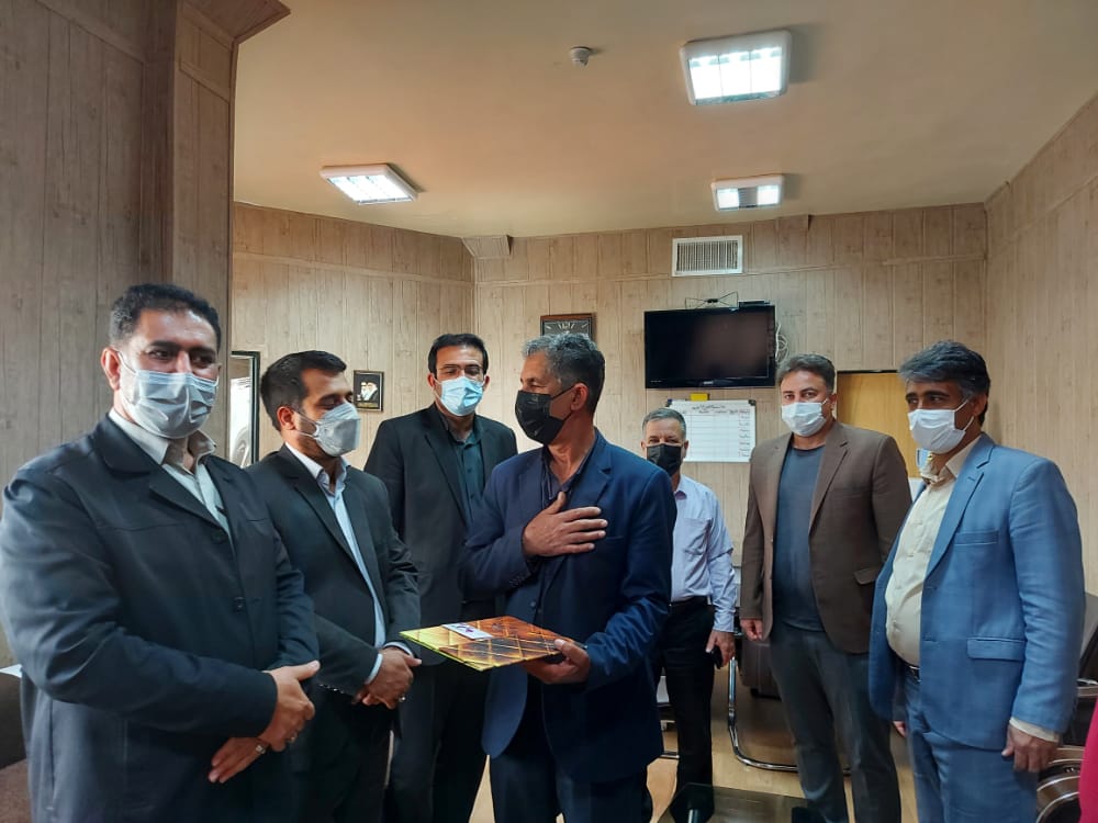 تجلیل از کارمند جانباز دانشگاه آزاد اسلامی ممسنی