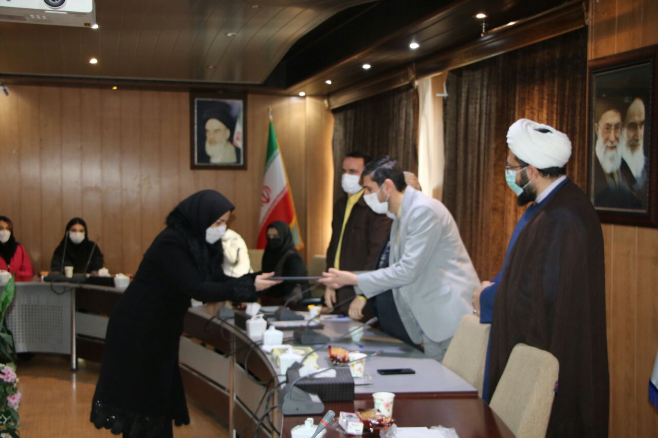 تجلیل از دانشجویان نخبه و ممتاز علمی شاهد و ایثارگران دانشگاه آزاد اسلامی تبریز