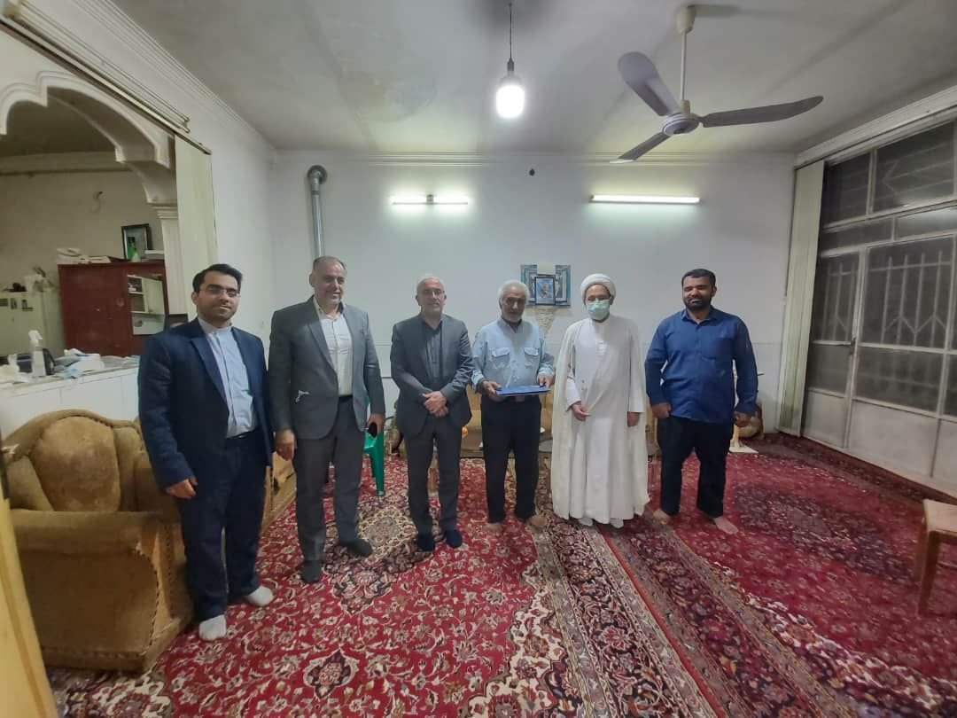 دیدار اشکذری با خانواده شهدا