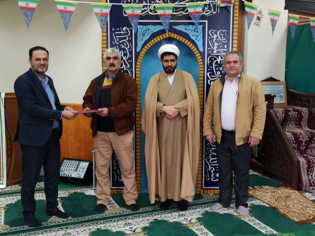 تقدیر از کارکمند بازنشسته واحد رامسر