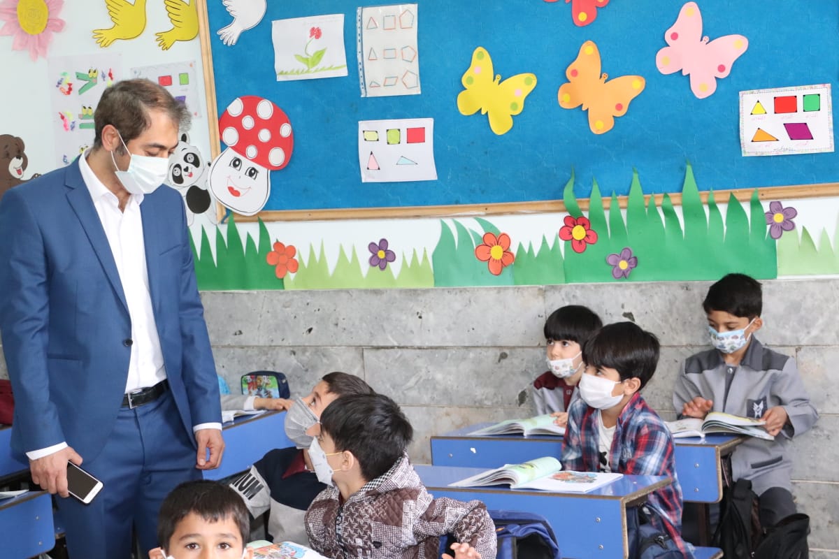 بازدید رئیس دانشگاه آزاد شیروان و رئیس سمای شیروان از روند بازگشایی مدارس سمای این شهرستان