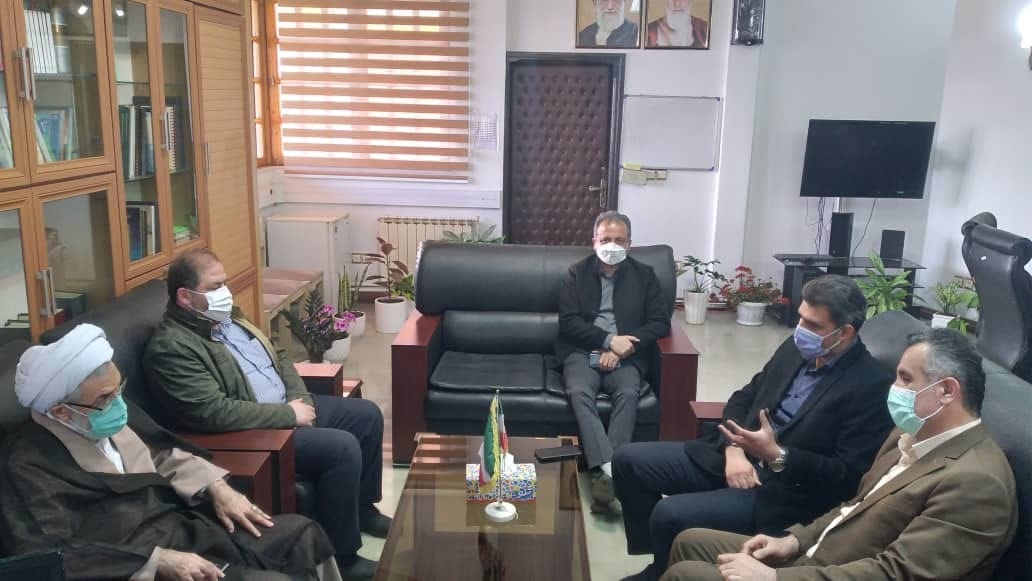 دیدار رئیس دانشگاه آزاد محمودآباد به همراه چند تن از مدیران این مرکز با فرماندار محمودآباد