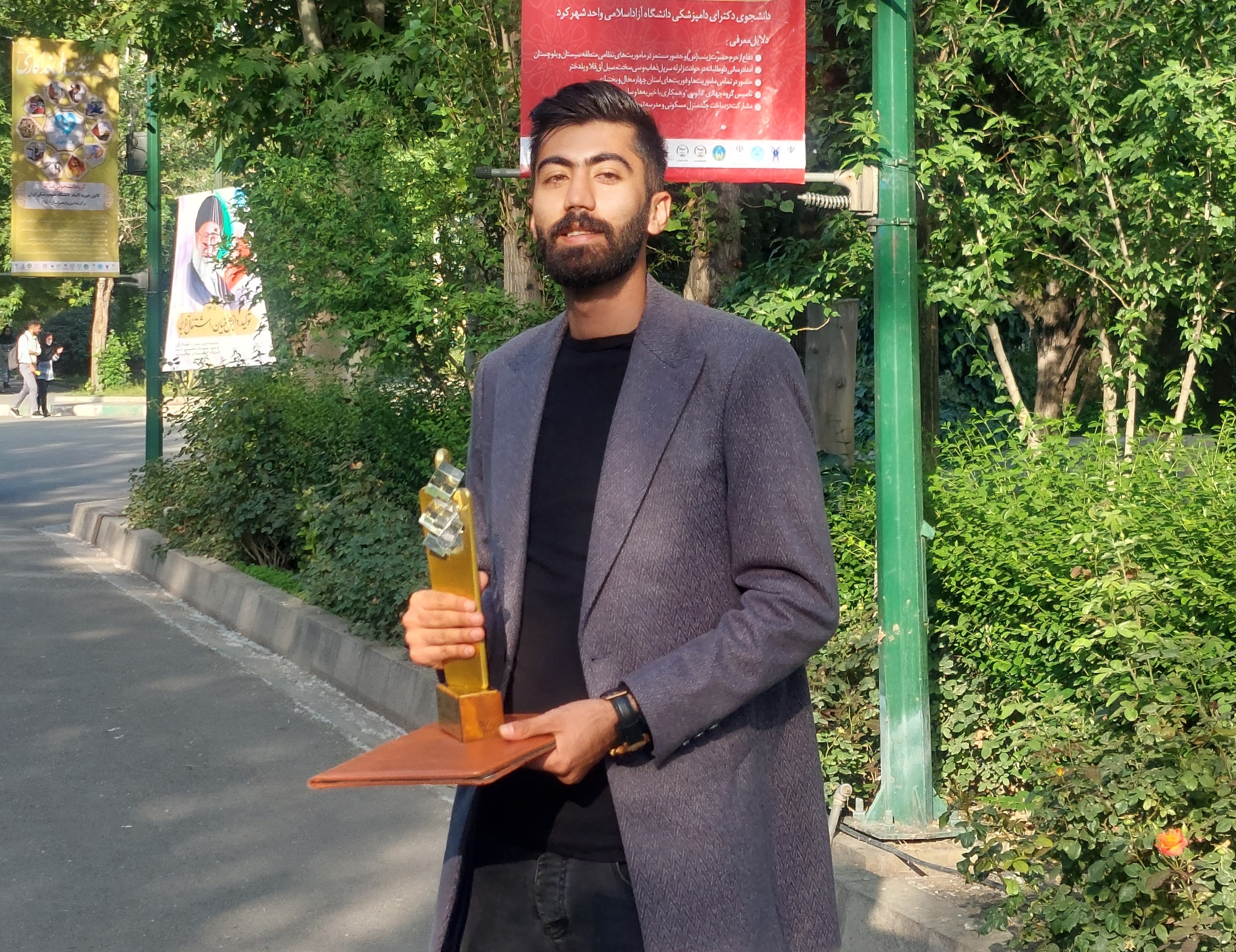 نشان دانشجوی فداکار