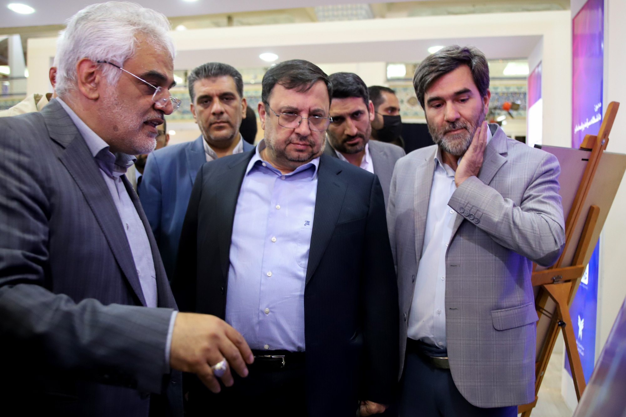 حضور دبیر شورایعالی فضای مجازی و جانشین وزیر کشور در امور روستاها در نمایشگاه رویداد ملی عصر امید