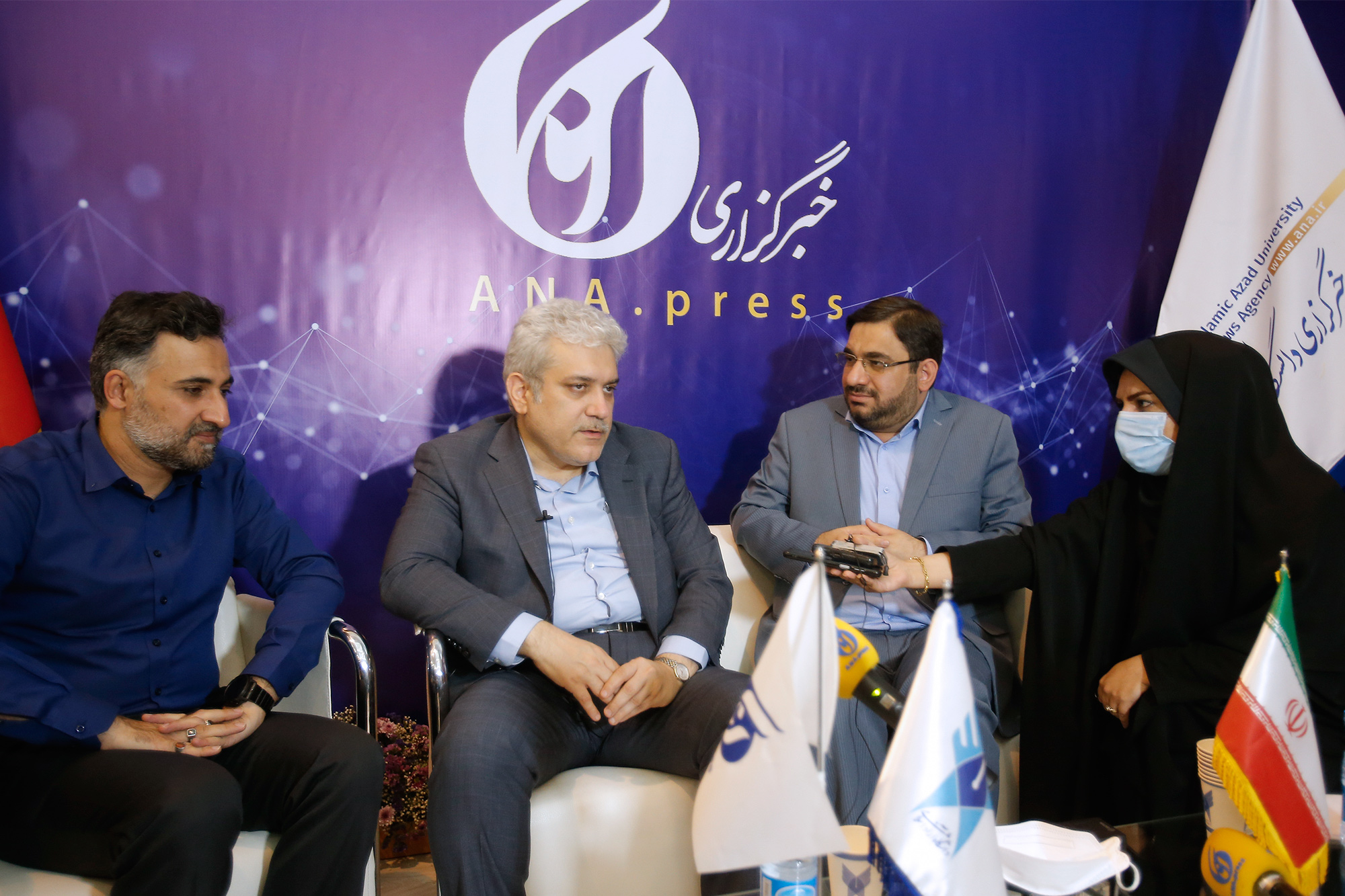 حضور سورنا ستاری معاون علمی و فناوری رئیسجمهور در نمایشگاه رویداد ملی عصر امید