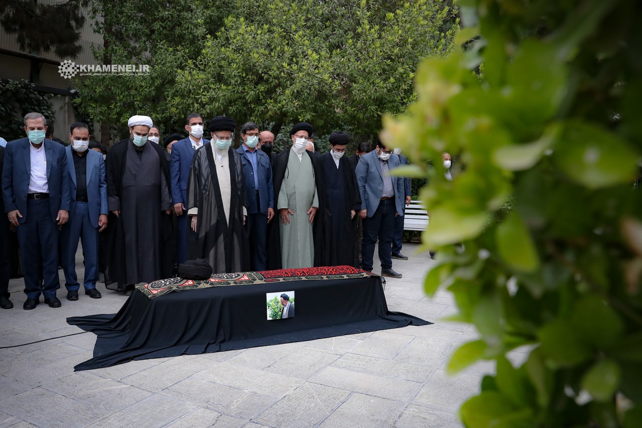 رهبر انقلاب نماز دعایی