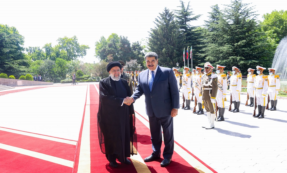 استقبال رئیسی از مادورو