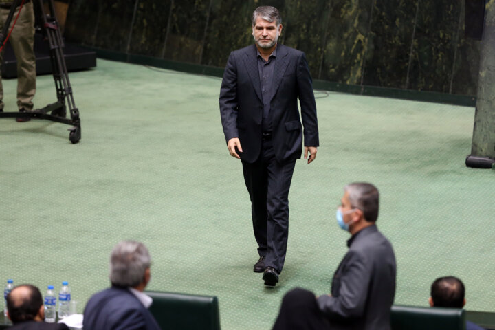 ساداتی نژاد