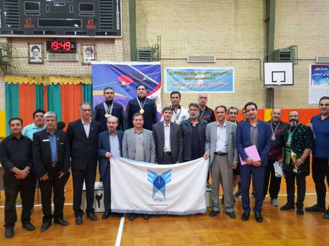 مهران احدی قهرمانی تبریز در رقابت‌های تنیس روی میز دانشگاه آزاد