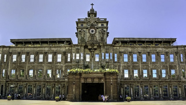 800px-Main_Bulding_of_the_University_of_Santo_Tomas-642x364.jpg