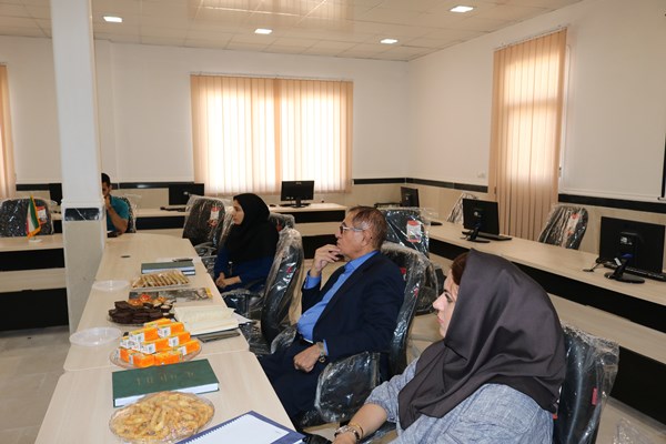 برگزاری جلسه دفاع دانشجویان رشته معماری در دانشگاه آزاد اسلامی اوز (2).JPG