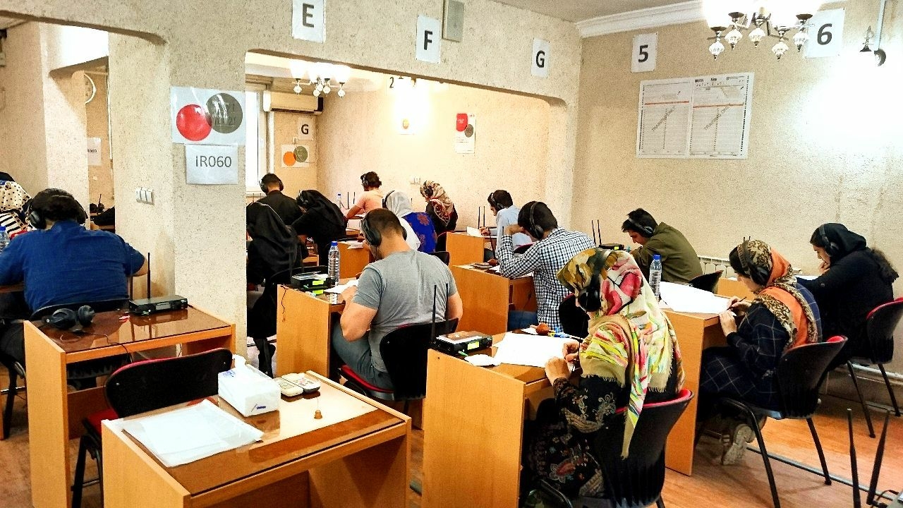 تجهیز مرکز آیلتس +سما واحد رشت به هدست حرفه ای.JPG