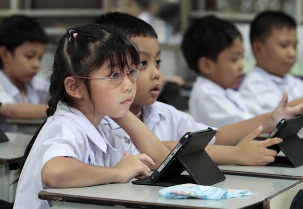 students-using-tablets-in-the-classroom-large.jpg