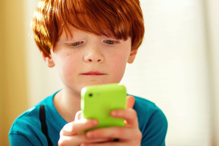 KidSmartphone_TanyaLittle_Getty-56a6a5ab5f9b58b7d0e4232e.jpg