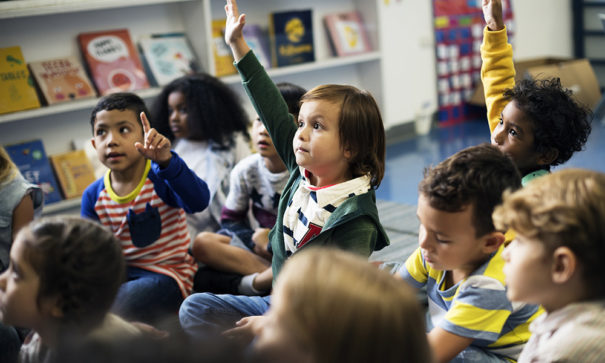 Kindergarten-entlässt-Praktikantin-mit-Kopftuch-605x363.jpg