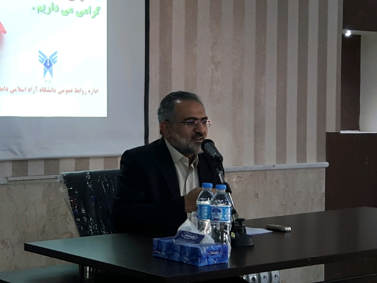 1دکتر حسینی.jpg