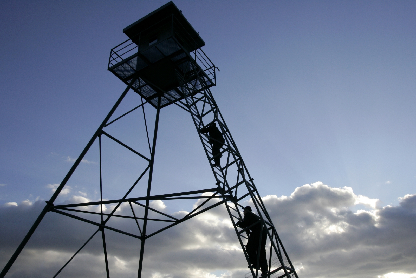poland-watchtowers-kaliningrad-russia-military-nato.jpg