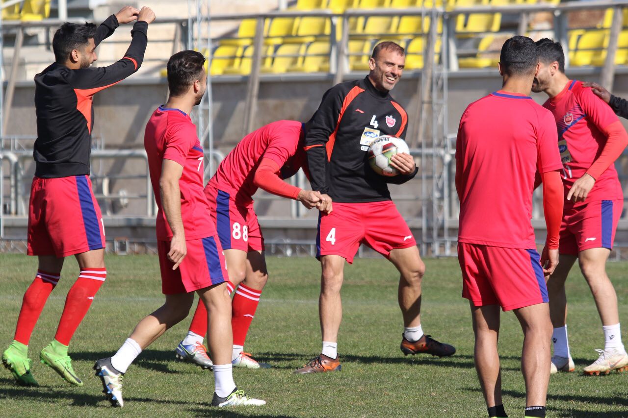 تمرین پرسپولیس.jpg