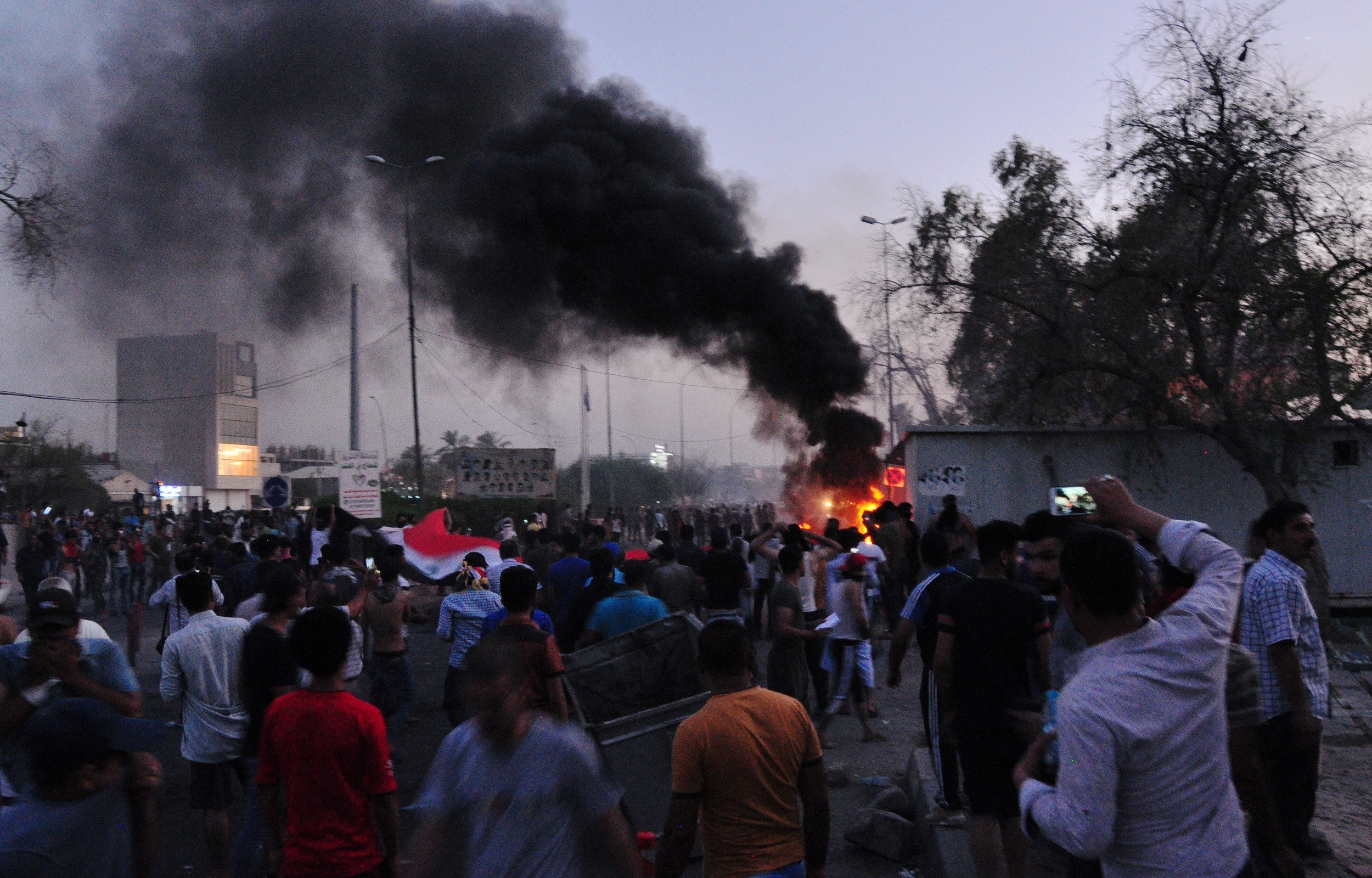 2018-09-04T212944Z_5_LYNXNPEE830MR_RTROPTP_4_IRAQ-CLASHES-EA4.jpg