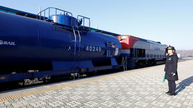 648x364_koreas-inaugurate-rail-road-project-but-sanctions-delay-construction.jpg