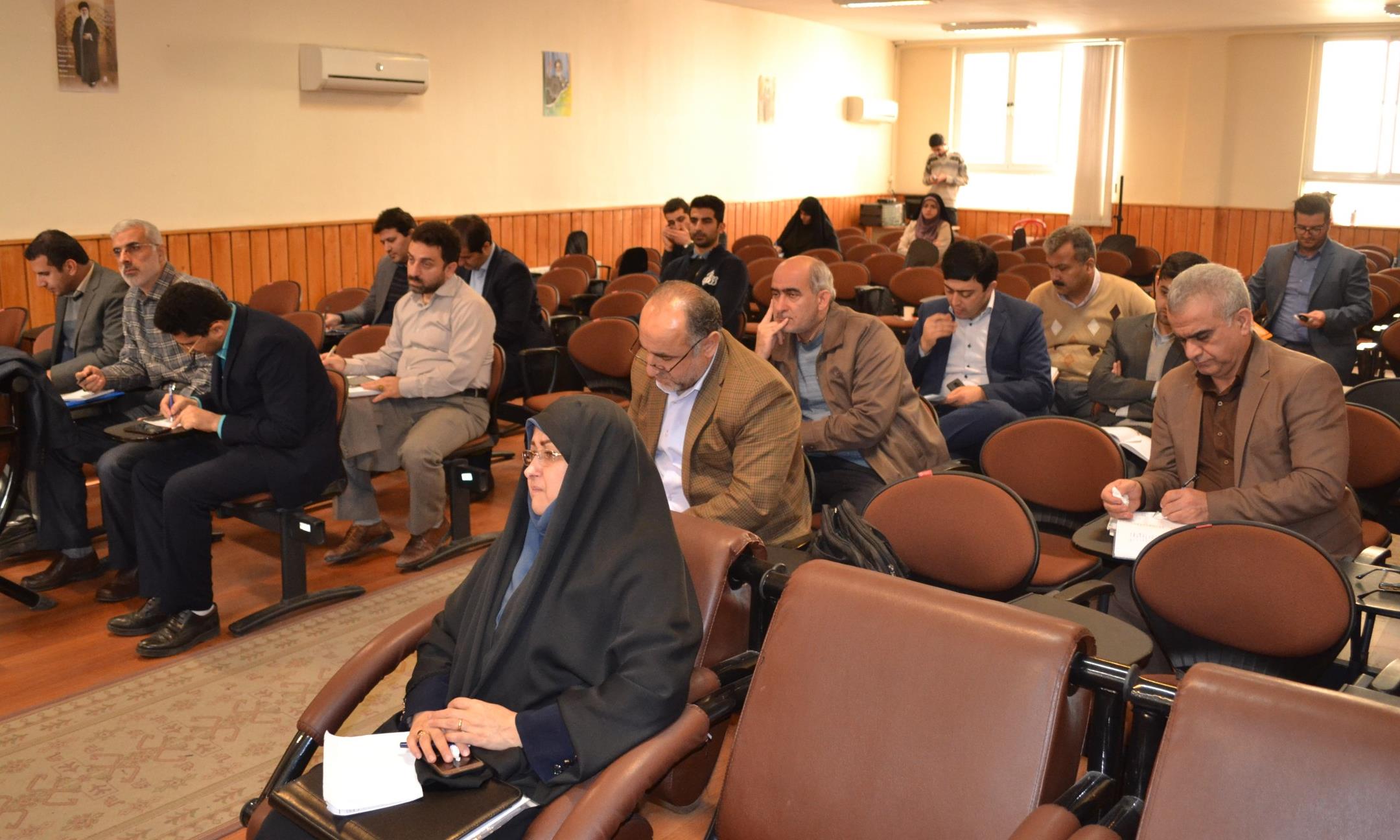 نشست کارشناسان مدارس غير دولتي3.jpg
