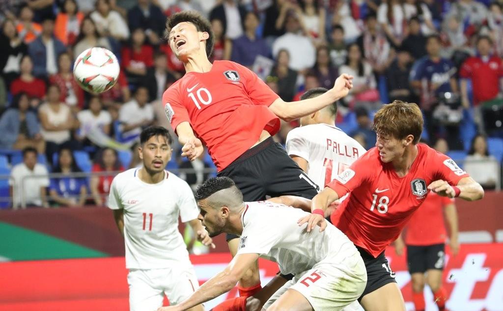 Asian Cup) S. Korea's Lee Jae-sung doubtful for match vs. Kyrgyzstan due to toe injury.jpg
