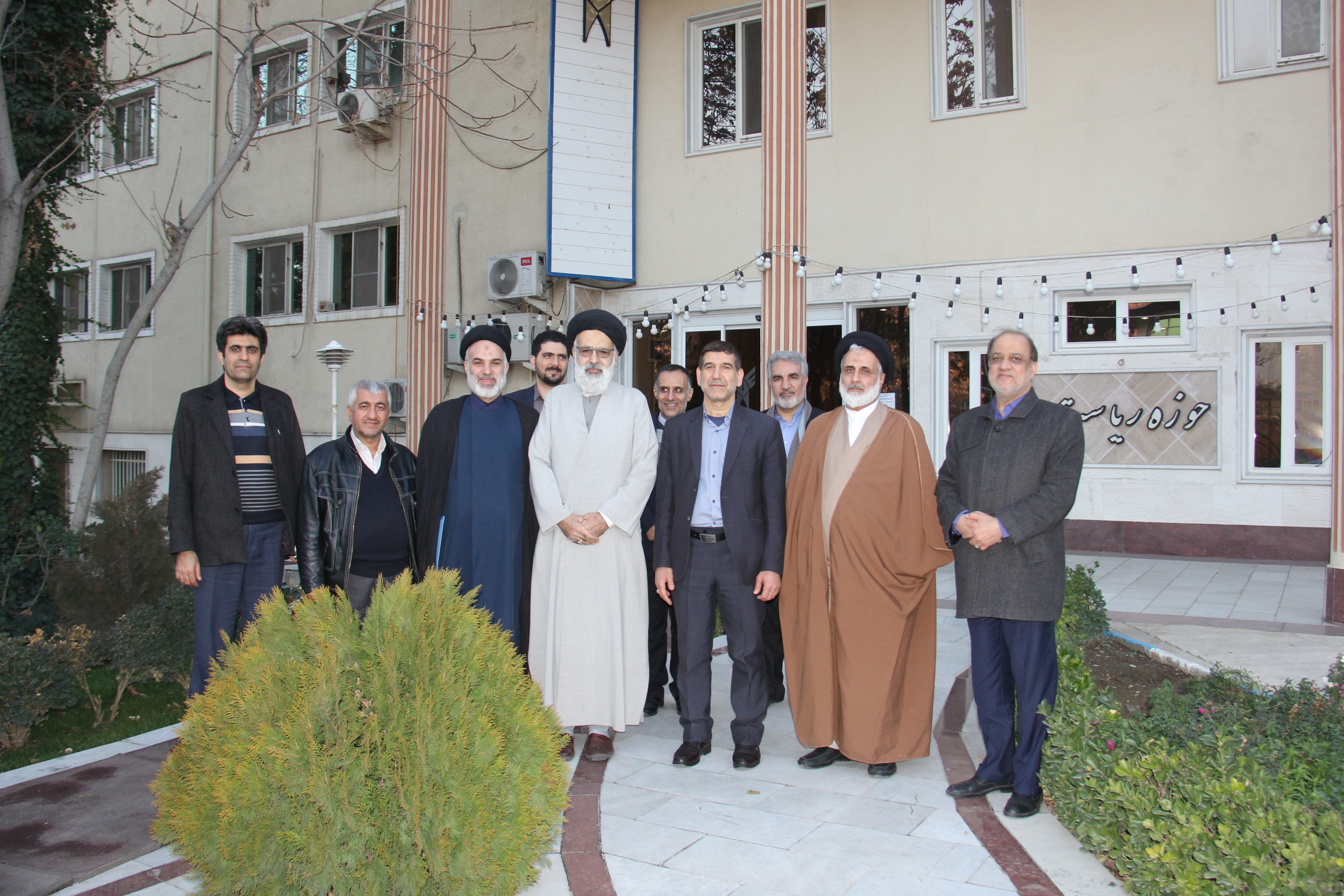 همکاری با جامعه المصطفی.JPG