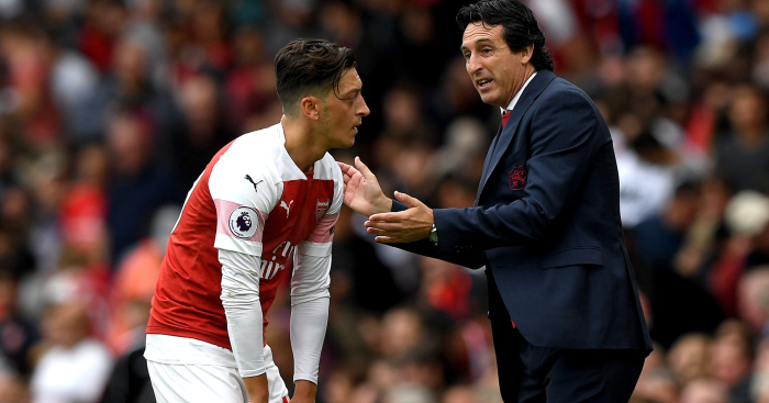 Mesut-Ozil-Unai-Emery.jpg