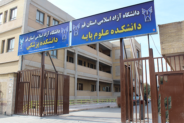 sohrabi-discusses-with-anna-graduates-of-microbiology-are-the-largest-missionaries-of-islamic-azad-university-in-qom.JPG