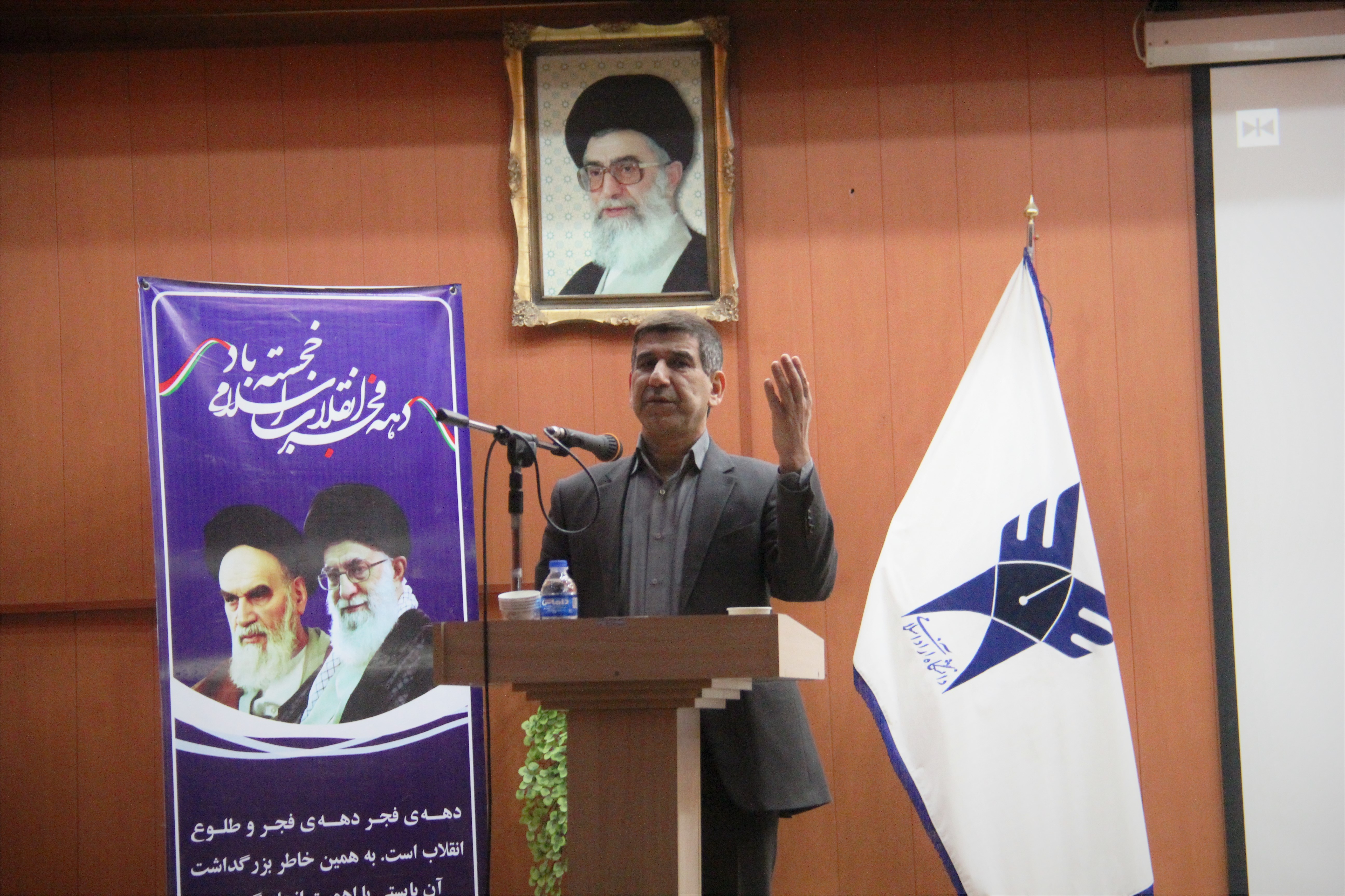 دکتر برهانی فر در جشن انقلاب (2).jpg