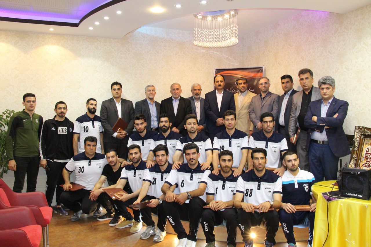 تیم فوتسال شاهین کرمانشاه.jpg