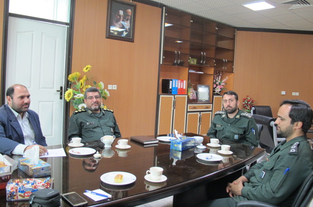 دیدار فرمانده سپاه سروستان.jpg