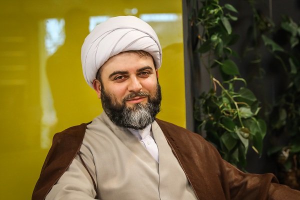 قمی.jpg