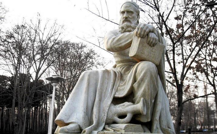 The-Omar-Khayyam-statue-of-Budapest.jpg