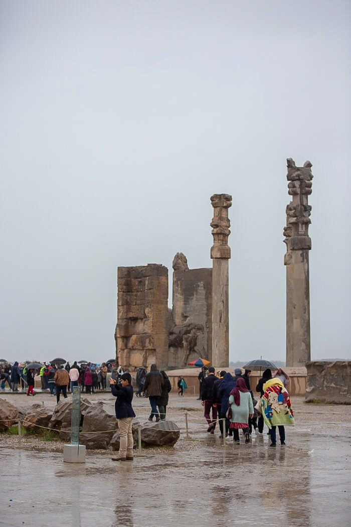 بارش باران در تخت جمشید