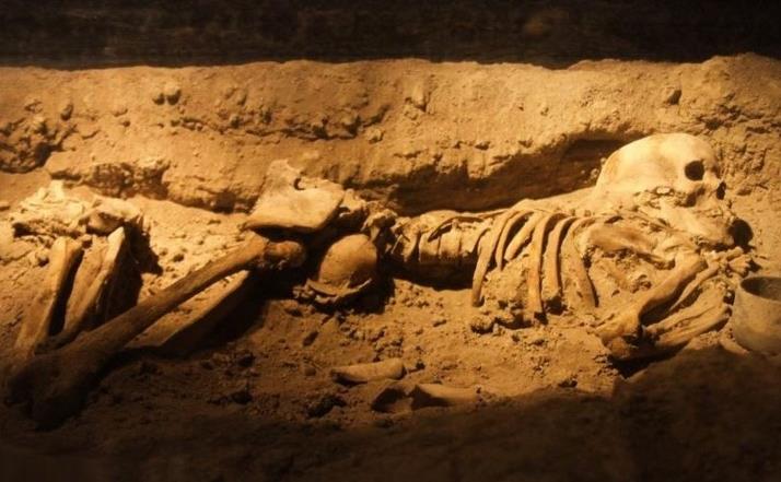 Expecting-mother-of-4000-years.jpg